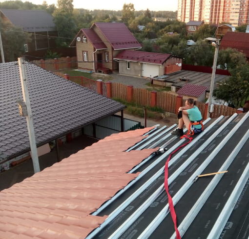 Металлочерепица Геркулес Элит модуль покрытие RoofTop Бархат цвет RAL8004 Терракотовый фотография