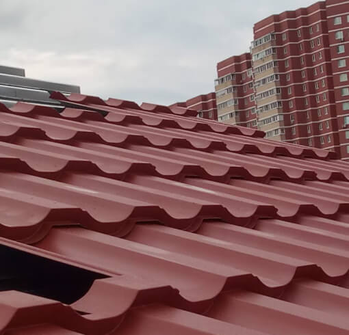 Металлочерепица Геркулес Элит модуль покрытие RoofTop Бархат цвет Терракотовый фотография крыши